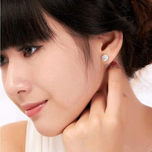 Load image into Gallery viewer, Flower Stud Earrings