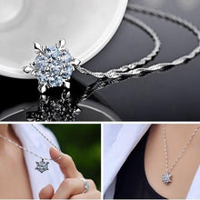 Load image into Gallery viewer, Elegant Silver Flower Necklace