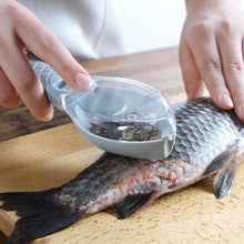 Load image into Gallery viewer, New Plastic Fish Scales Graters Scraper Fish Cleaning Scraping Scales Device