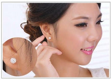 Load image into Gallery viewer, Flower Stud Earrings
