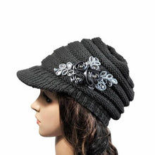 Load image into Gallery viewer, Cable Knit Visor Hat
