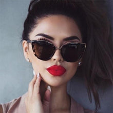Load image into Gallery viewer, Retro Cat Eye Sunglasses
