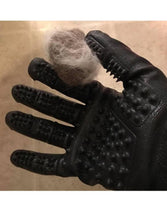 Load image into Gallery viewer, 2018 Pet Shedding Grooming Gloves for Cats, Dogs &amp; Horses
