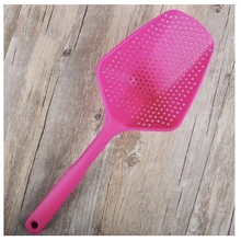 Load image into Gallery viewer, Large Scoop Colander Pasta Heat Resistant Strainer

